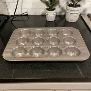 USA nonstick muffin tin